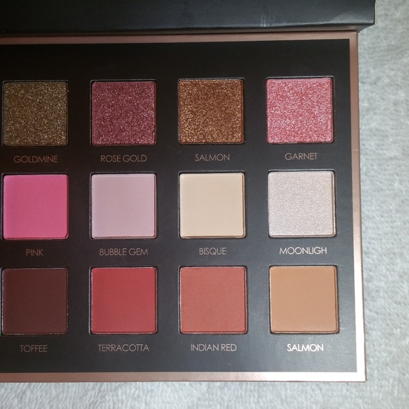 Focallure Favors Eyeshadow Palette - Picture 4 of 4